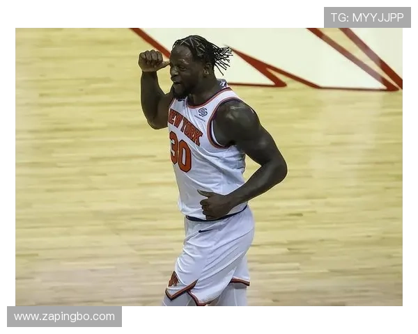 朱利叶斯·兰德尔挡拆拉开空间助力尼克斯提高关键时刻得分效率